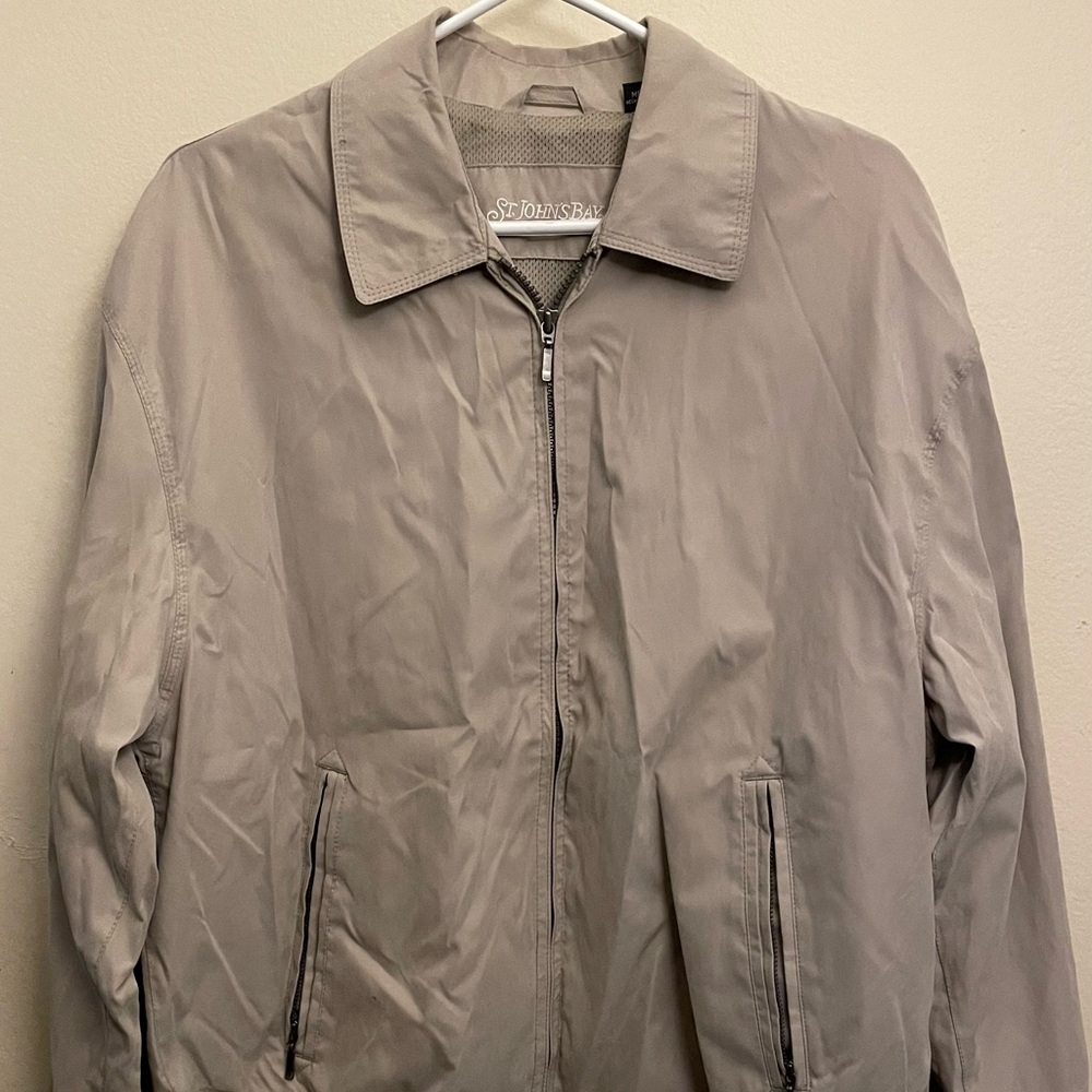 Beige/khaki jacket with inside and outside pockets